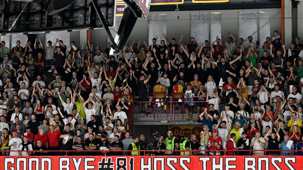 Fanúšikovia počas rozlúčkového zápasu Mariána Hossu - Goodbye Game 81