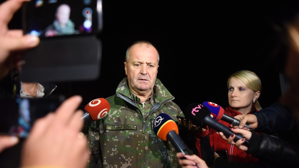 Náčelník štábu Ozbrojených síl SR generálmajor Miroslav Lorinc odpovedá na otázky po páde stíhačky.