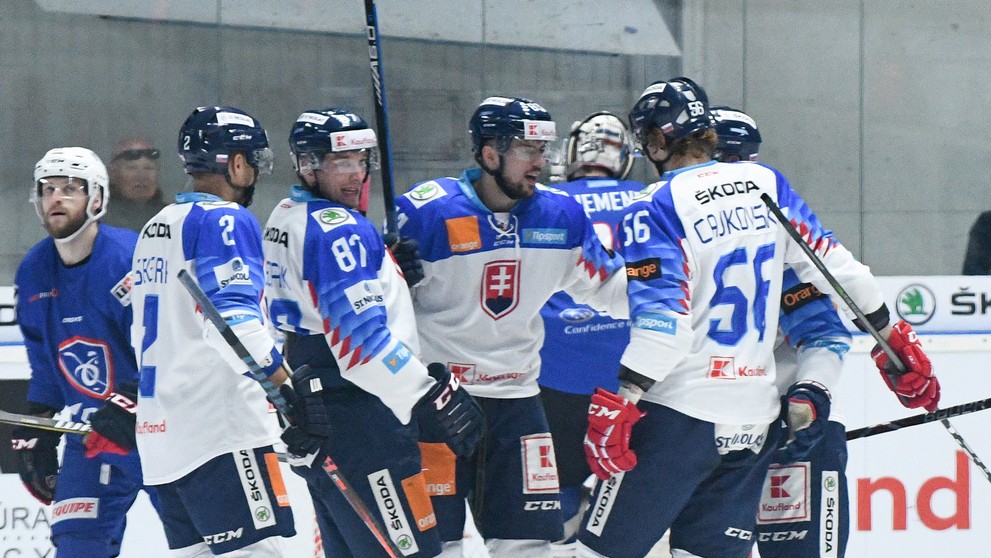 Gólová radosť hráčov Slovenska v prípravnom zápase pred MS 2018 proti Francúzsku.