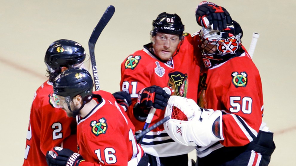 Slovenský hokejista Marián Hossa prispel asistenciou k výhre Chicaga nad Tampou Bay.