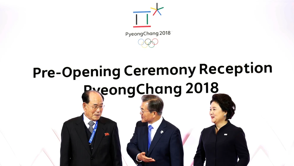Ohňostroj na štadióne počas otváracieho ceremoniálu ZOH 2018.