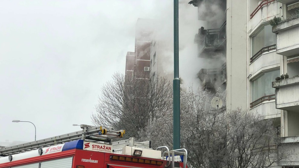 Požiar bytovky v Bratislave.