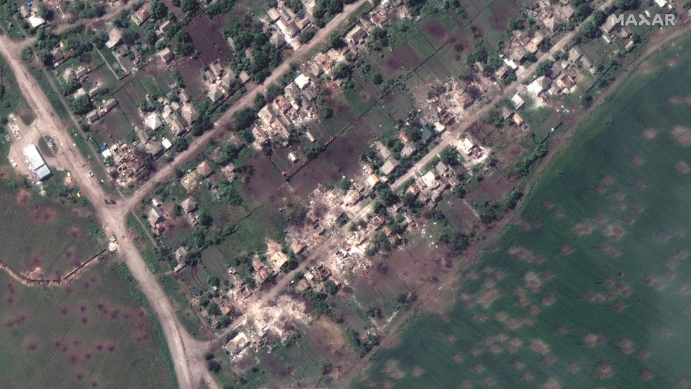 Satelitná snímka z 27. mája zachytáva bojmi zdevastované mesto Lyman v Doneckej oblasti na východe Ukrajiny.