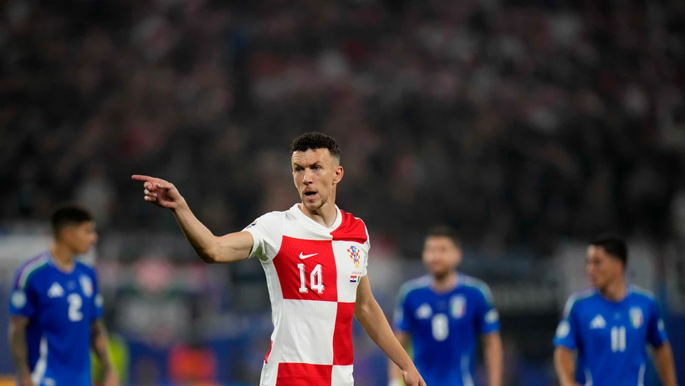 Chorvát Ivan Perišič reaguje v dueli s Talianskom na ME 2024.