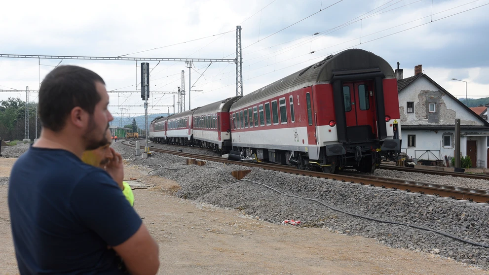 Pri Trenčíne sa vykoľajil vlak