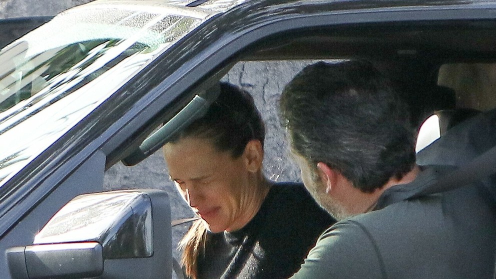 Jennifer Garner a Ben Affleck počas nepríjemného rozhovoru. 