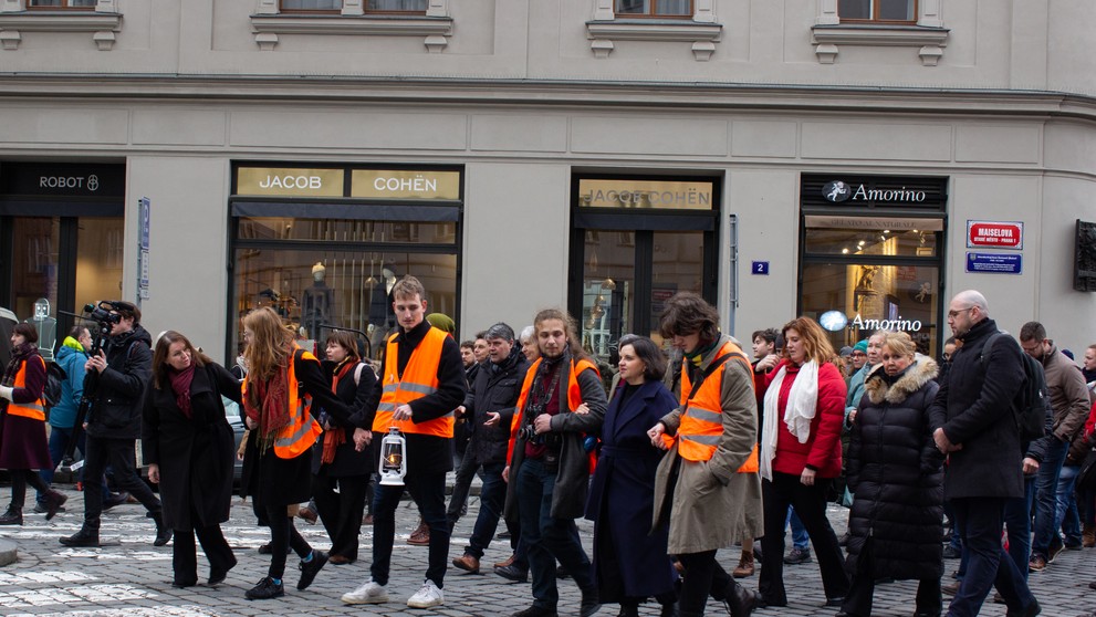 Pietne podujatie na pamiatku obetí tragickej streľby v Prahe.