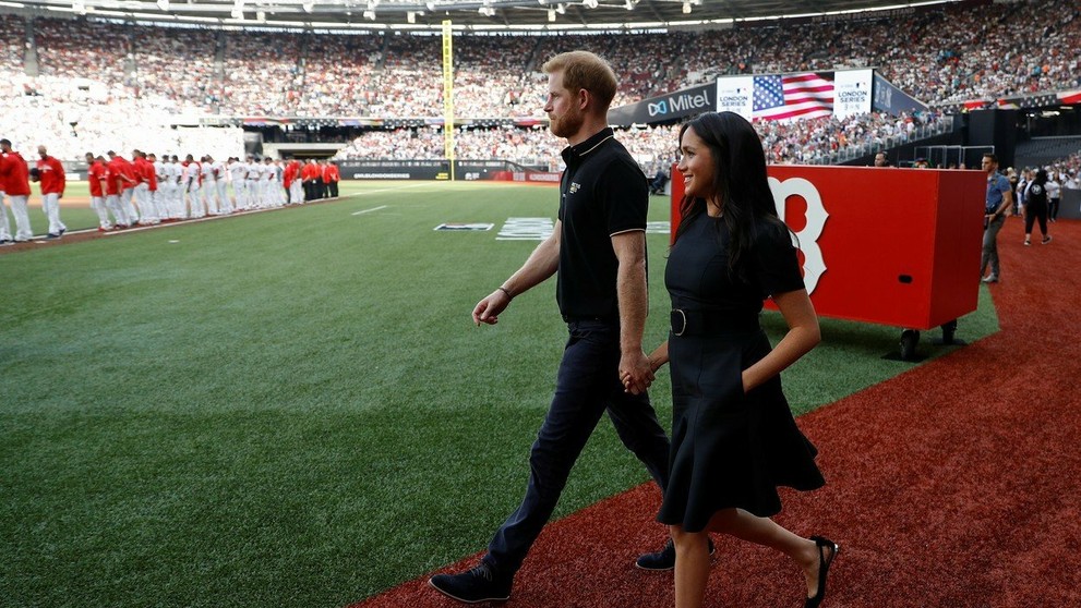 Manželia si nenechali ujsť bejzbalový zápas. 