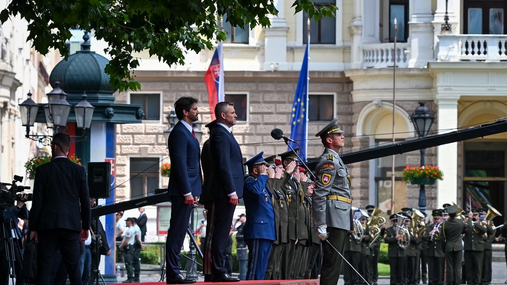 Prehliadka armády prezidentom po inaugurácii.