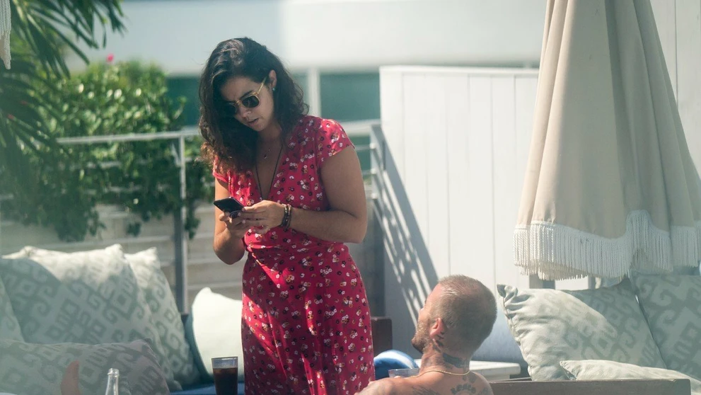 David Beckham v spoločnosti neznámej brunety