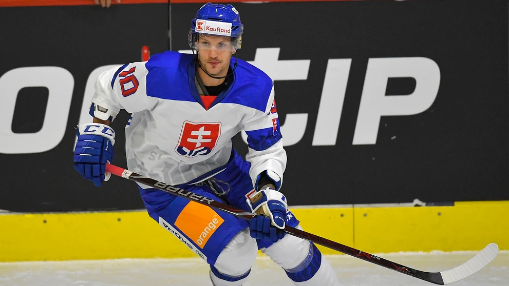 Michal Chovan v dueli proti Olympijskému tímu Ruska na Švajčiarskom pohári.