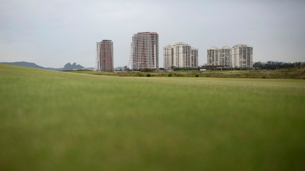 Nedokončené apatmány pri olympijskom golfovom ihrisku v Riu.