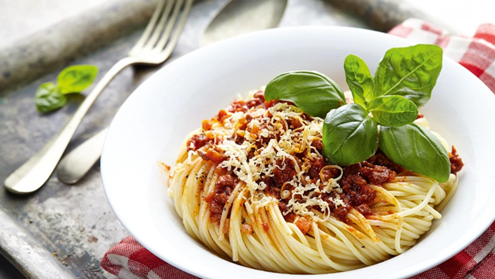 Špagety s omačkou Bolognese.