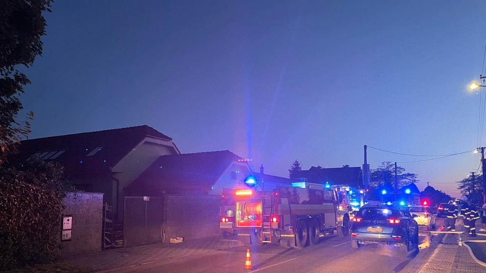 Záchranné zložky na mieste udalosti.