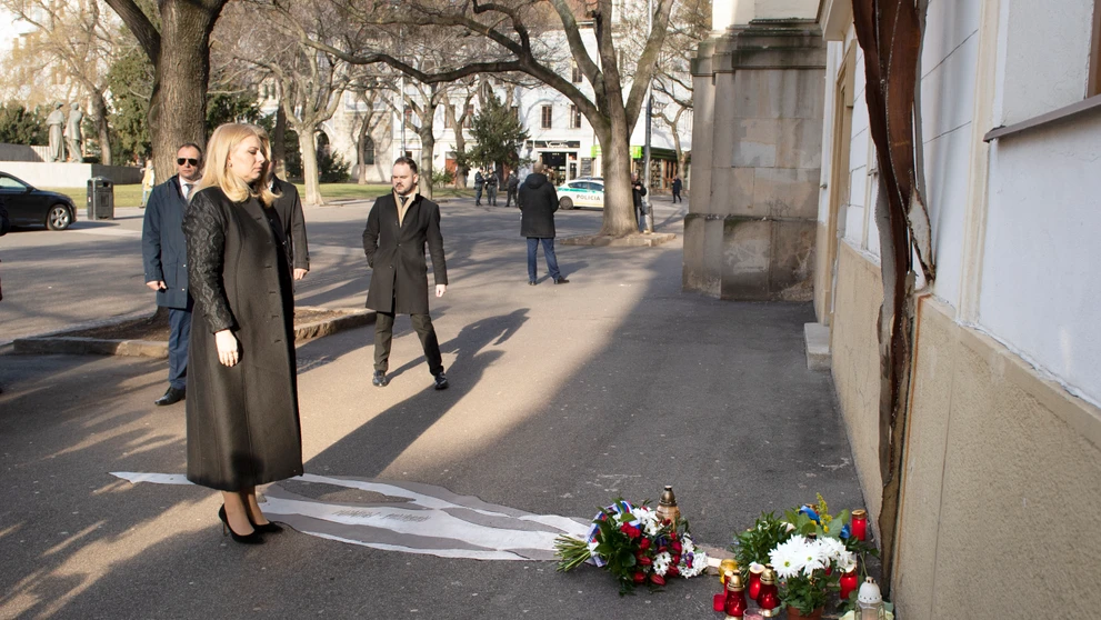 Zuzana Čaputová pri symbolickom pamätníku