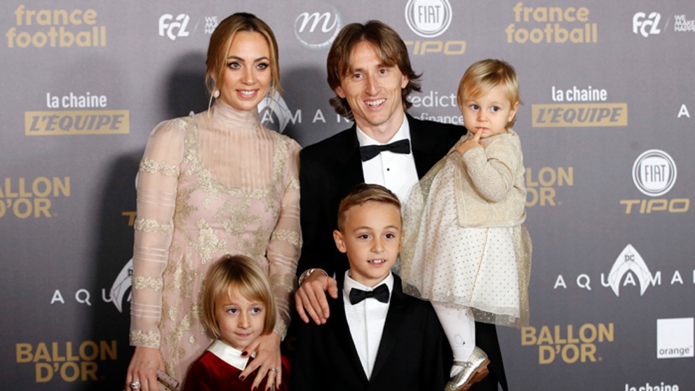 Chorvátsky stredopoliar a hráč španielskeho klubu Real Madrid Luka Modrič  s rodinou.