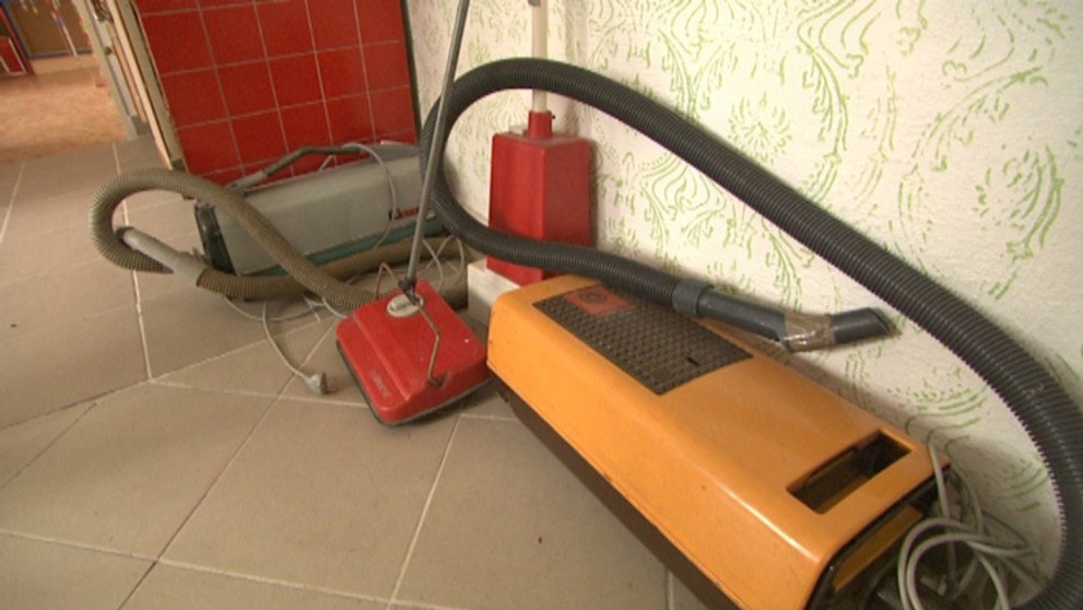 Vysávače a tzv. mechanická metla.