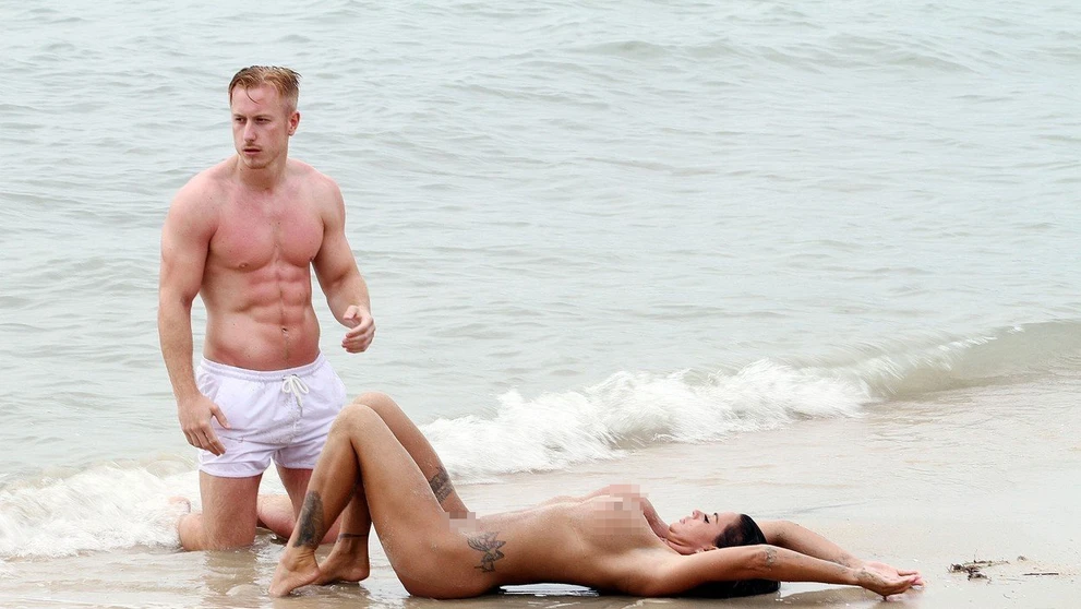 Katie Price s 29-ročným milencom, trénerom Krisom Boysonom.