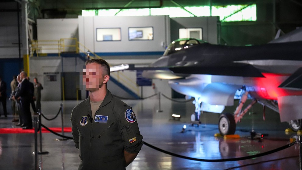 Prvé stíhacie lietadlo F-16 so slovenským znakom.