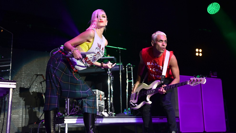 Gwen Stefani a basgitarista Tony Kanal z kalifornskej ska-rockovej kapely No Doubt. (14. decembra 2014)