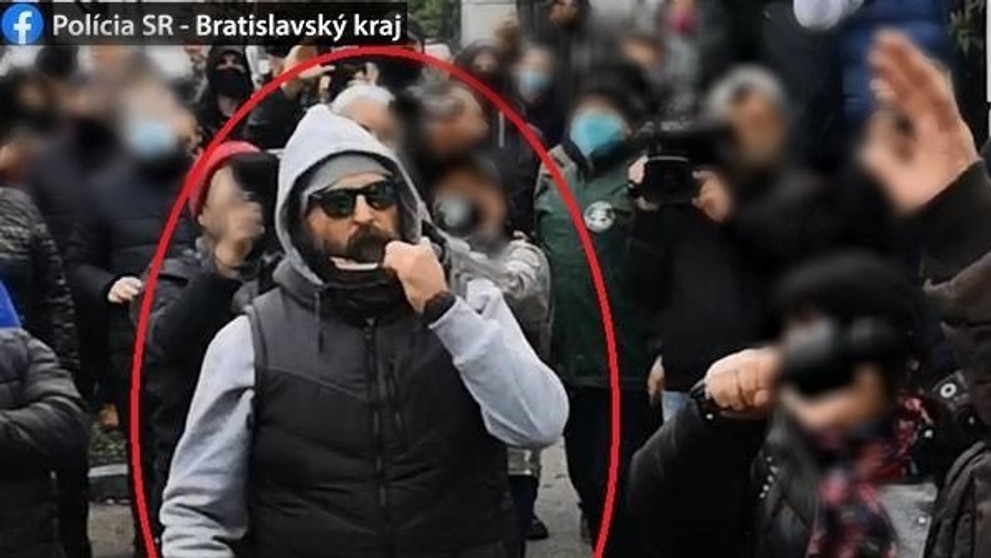 Hľadaný muž z protestu zo 17. októbra.