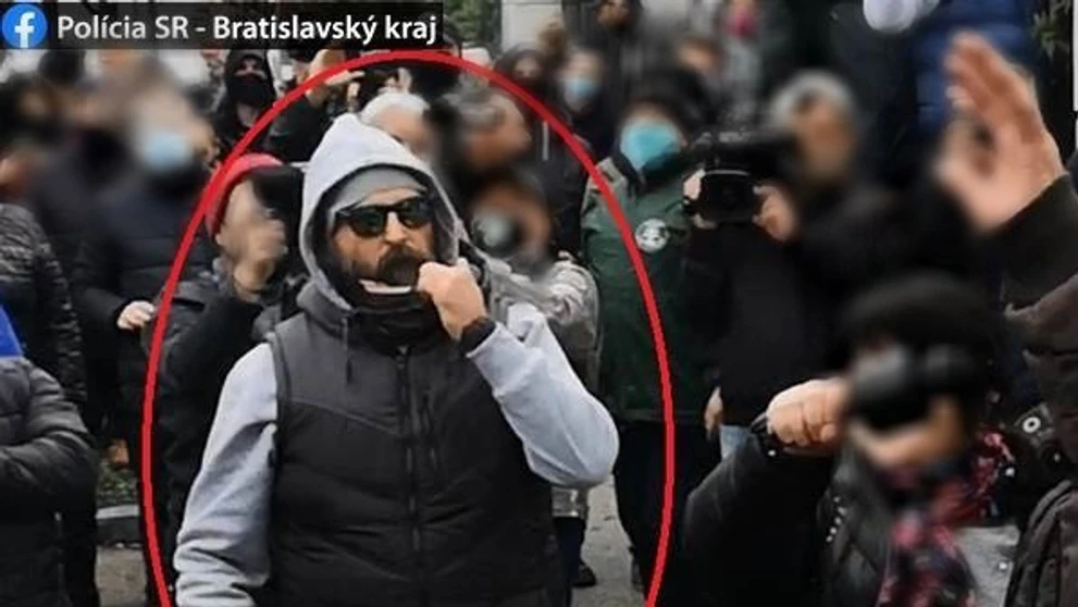 Hľadaný muž z protestu zo 17. októbra.