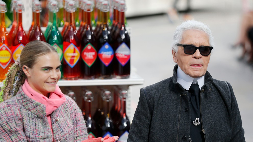 Lagerfeld  na prehliadke.jpg