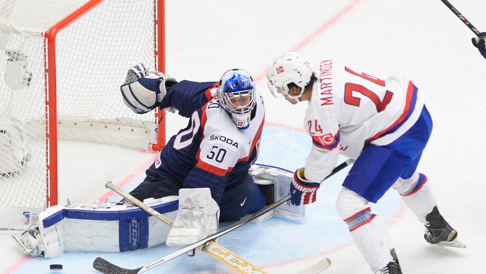 Perfektný zákrok Jána Laca za stavu 0:0.