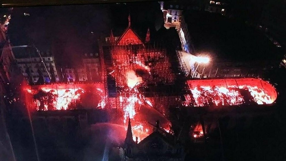 Paríž v smútku pri požiari katedrály Notre-Dame