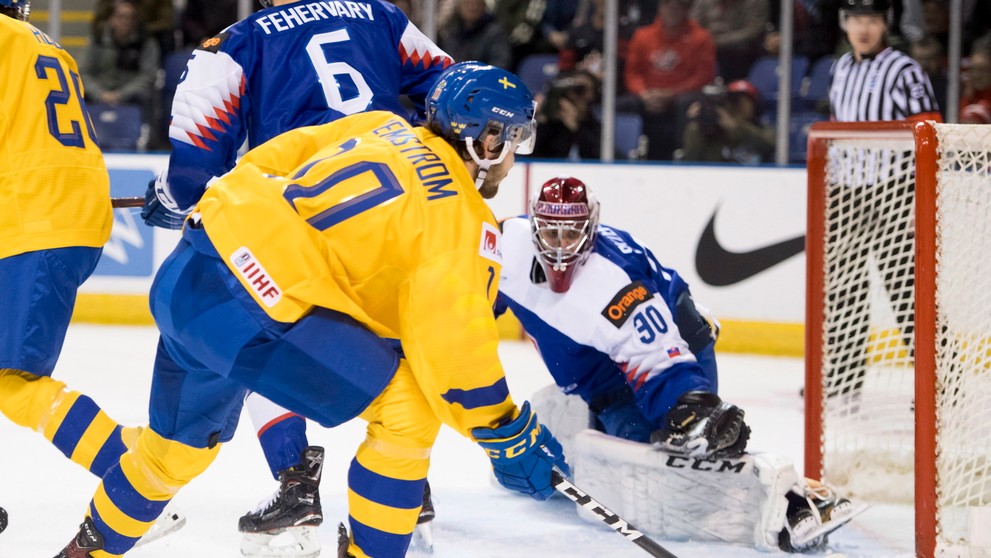 Dánsky brankár William Rorth v dueli proti Rusku na MS do 20 rokov.