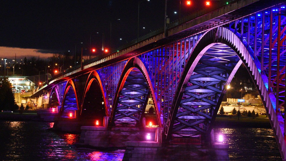 International Peace Bridge medzi Kanadou a Spojenými štátmi.