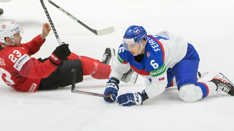 Na snímke vpravo Martin Feherváry (Slovensko) a vľavo Philipp Kurashev (Švajčiarsko).