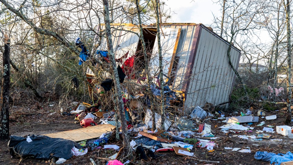 Alabamu zasiahlo tornádo.