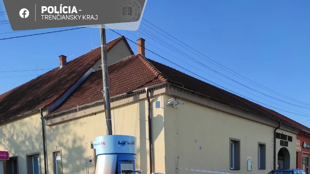 Výbuch bankomatu v obci Oslany.