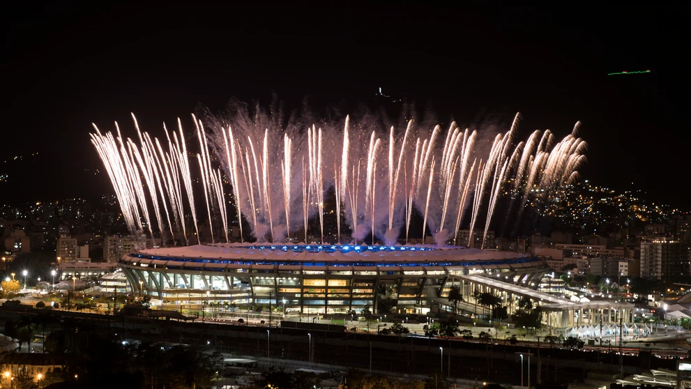 Ohňostroj exploduje na štadióne Maracana, na ktorom prebieha skúška na piatkový otvárací ceremoniál OH 2016 v Riu.