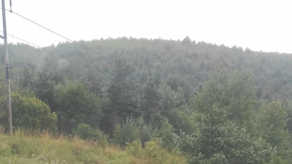 Odpad zo skládky berie dažďová voda.