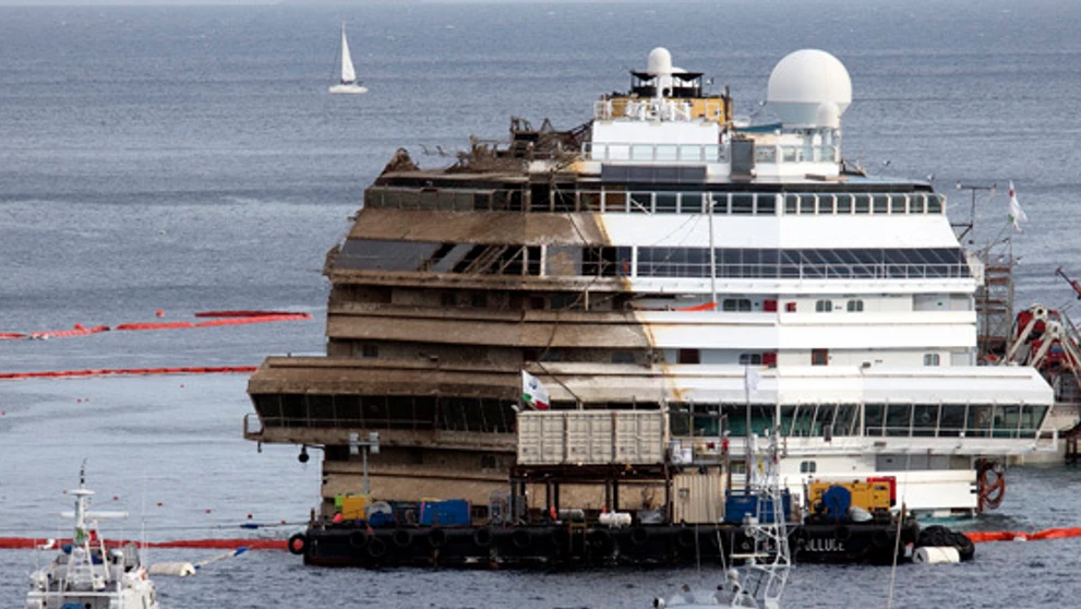 Narovnaná Costa Concordia