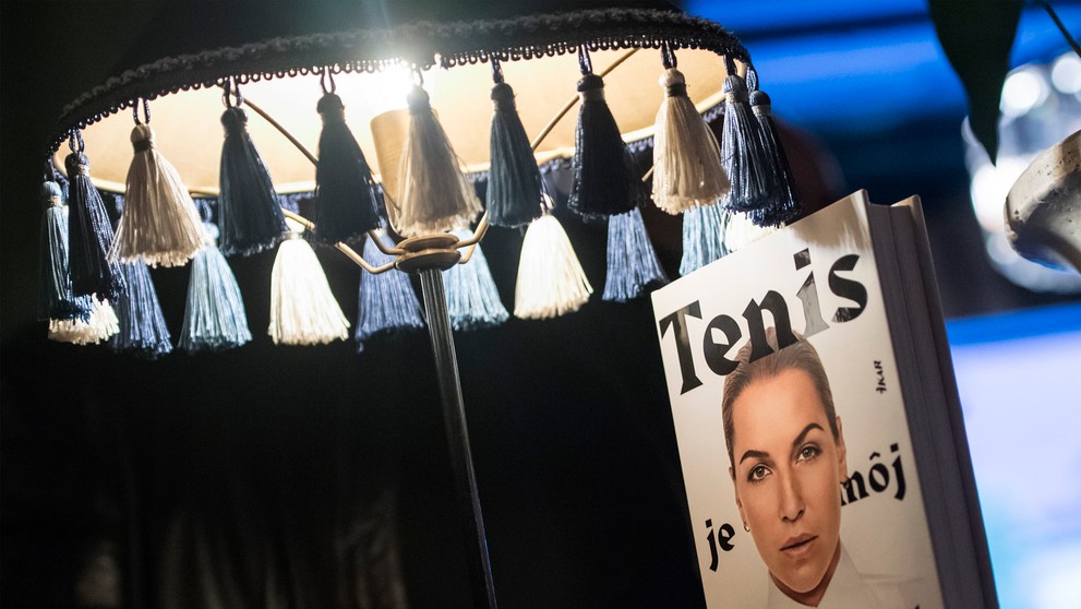 Sprava Dara Rolins, Zuzana Kubovčíková Šebová, Zuzana Mauréryová, Adela Vinczeová a Dominika Cibulková pri krste jej knihy.