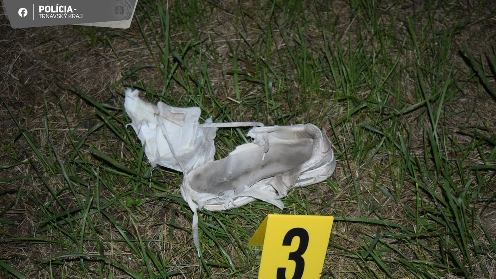 Mladíka v čiernom nikto nevidel