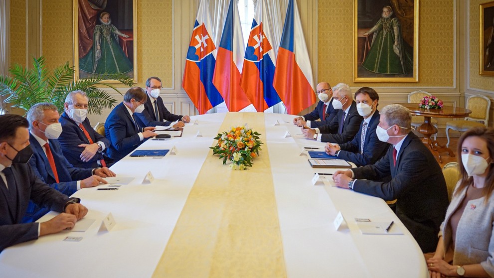 Slovenská delegácia na zámku v Lánoch.