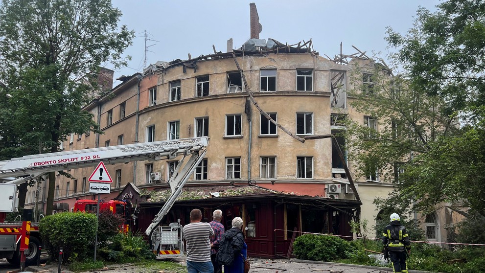 Ruský raketový útok na ukrajinské mesto Ľvov.
