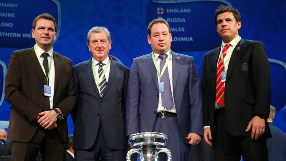 Skupina B – asistent trénera Štefan Tarkovič, tréneri Roy Hodgson (Anglicko), Leonid Sluckij (Rusko) a Chris Coleman (Wales).