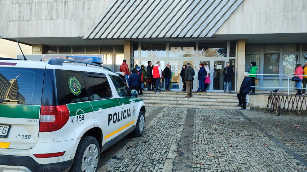 Klientske centrum pre bombovú hrozbu evakuovali.