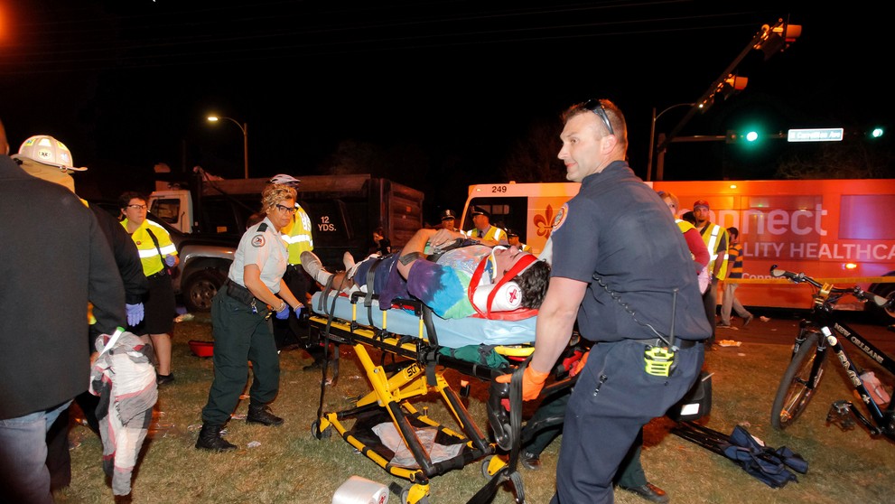 Auto vrazilo do davu v New Orleanse.