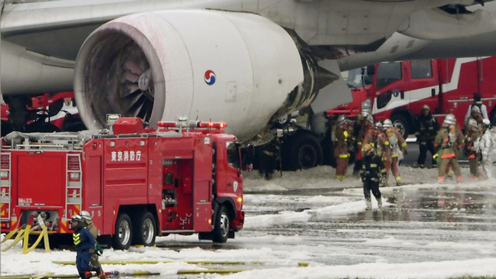 Lietadlo Korean Air začalo horieť pred odletom.