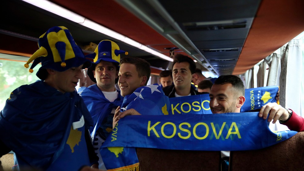 Fanúšikovia Kosova pred duelom kvalifkácie MS 2018 proti Chorvátsku.