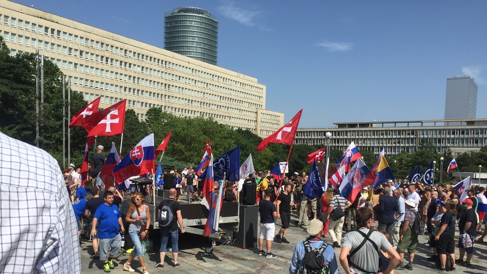 Tribúna je pripravená.