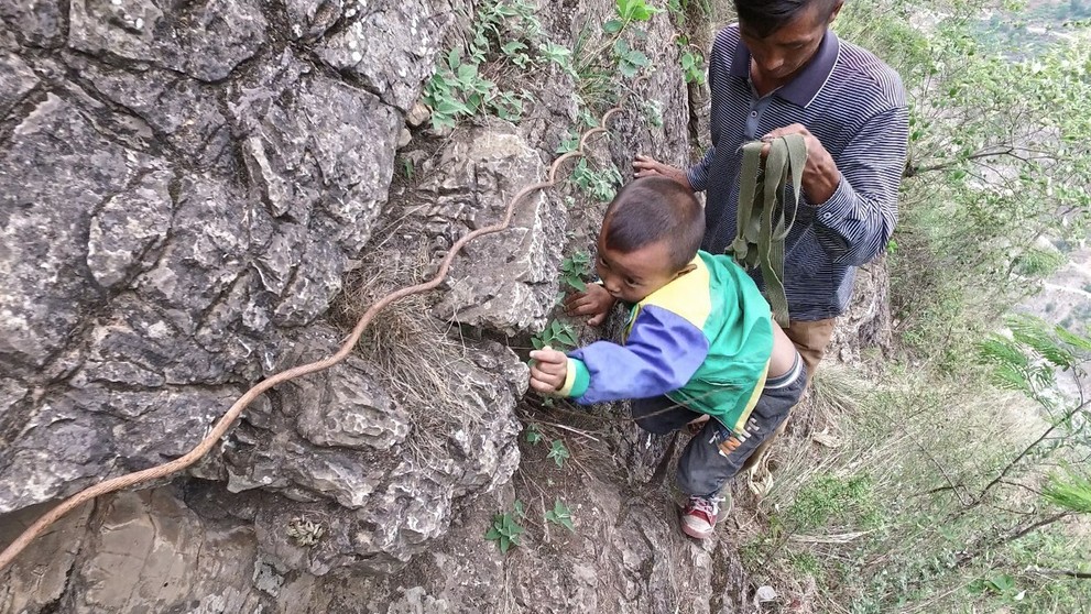 Život musia riskovať už predškoláci.