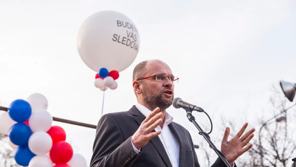 Predseda SaS Richard Sulík počas vystúpenia na protestnom stretnutí opozičných poslancov, voličov a umelcov.