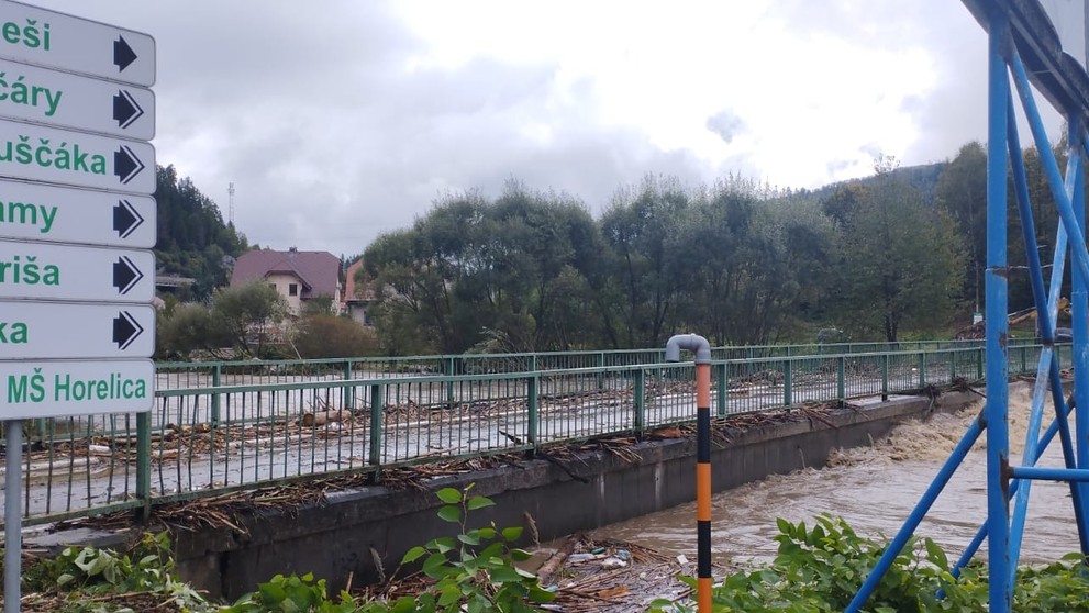 Rozbúrená rieka v čadčianskej časti Horelica.